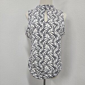 White House Black Market Leaf Print Mock Neck Blouse Top Tank Size M (New)